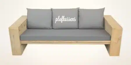 Losse plofkussens op maat op een steigerhouten loungebank – Lef & Lief
