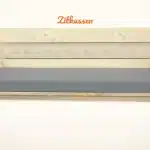 Zitkussen op maat, strak model in grijze outdoorstof op een steigerhouten loungebank